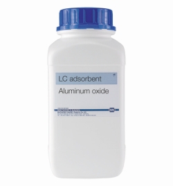 Aluminium oxide adsorbents for low pressure column chromatography